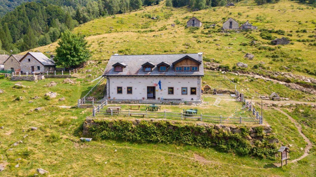 بيت شباب Rifugio Parpinasca Trontano المظهر الخارجي الصورة