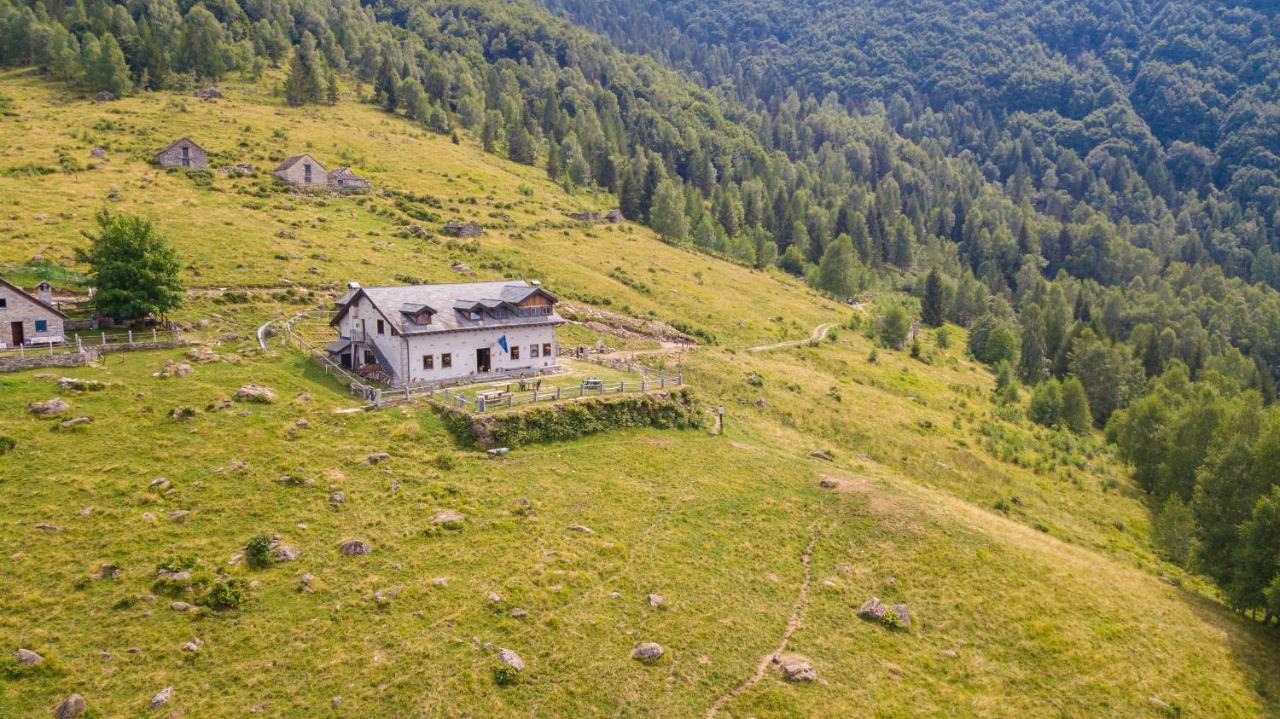 بيت شباب Rifugio Parpinasca Trontano المظهر الخارجي الصورة