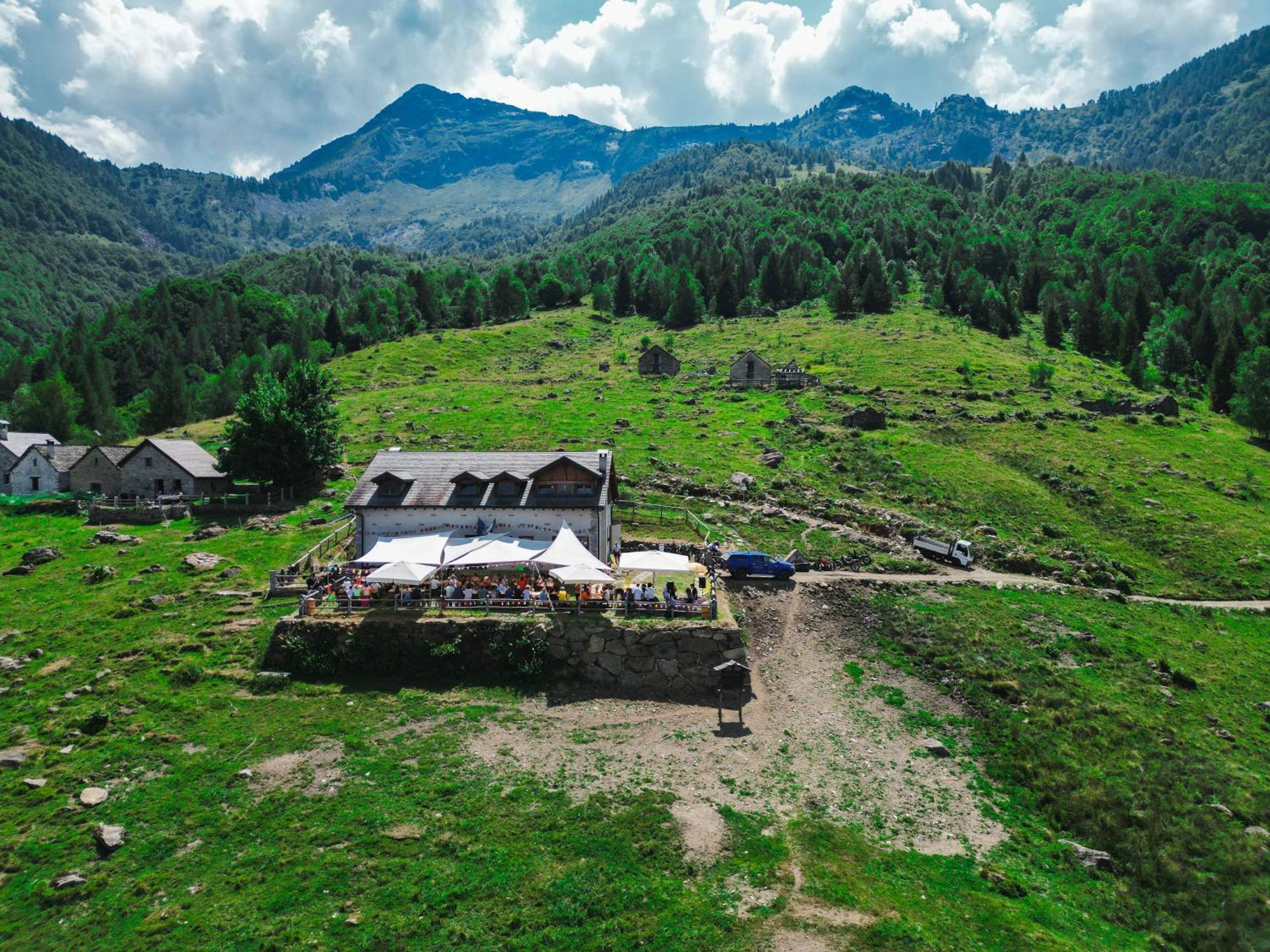 بيت شباب Rifugio Parpinasca Trontano المظهر الخارجي الصورة